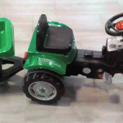 Traktor na pedale sa prikolicom